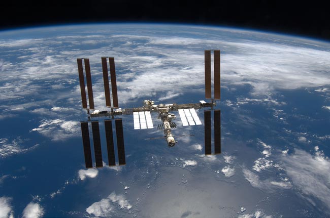 Shuttle Discovery to Dock at Space Station Today